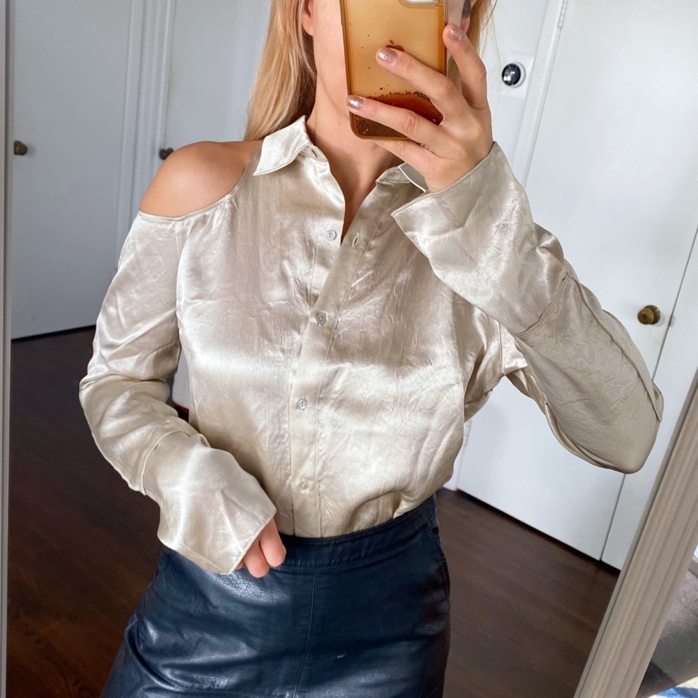 🥂 ZARA SATIN CHAMPAGNE COLD SHOULDER COLLARED BLOUSE!